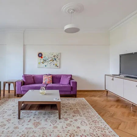 Flat With Balcony 4 Min To Akmerkez Mall In Etiler