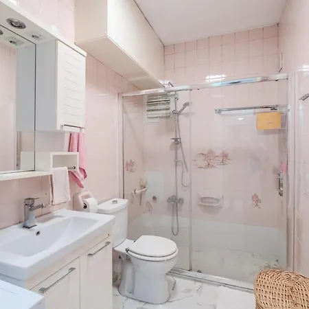 Flat With Balcony 4 Min To Akmerkez Mall In Etiler アパート
